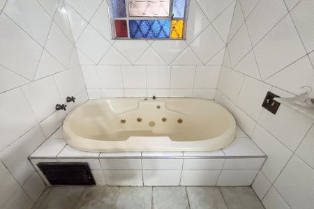 Casa à venda com 200m², 3 quartos e 3 vagas Casa à venda com 200m², 3 quartos e 3 vagasBanheiro Social