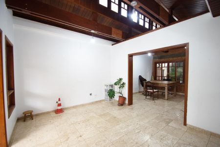 Casa à venda com 200m², 3 quartos e 3 vagas Casa à venda com 200m², 3 quartos e 3 vagasSala