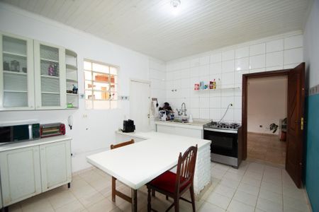 Casa à venda com 200m², 3 quartos e 3 vagas Casa à venda com 200m², 3 quartos e 3 vagasCozinha