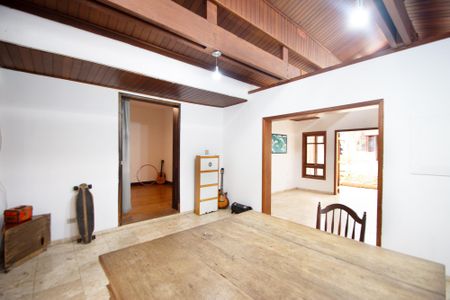 Casa à venda com 200m², 3 quartos e 3 vagas Casa à venda com 200m², 3 quartos e 3 vagasSala