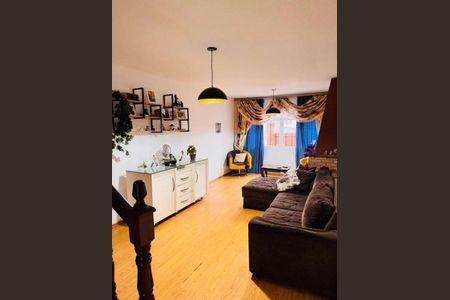 Casa à venda com 3 quartos, 225m² em Vila Marari, São Paulo