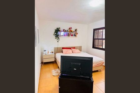 Casa à venda com 3 quartos, 225m² em Vila Marari, São Paulo