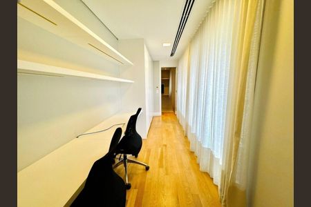 Apartamento à venda com 274m², 4 quartos e 5 vagas