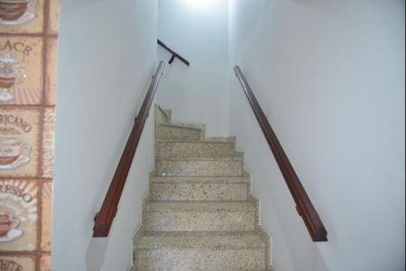 Casa à venda com 133m², 3 quartos e 2 vagasEscada