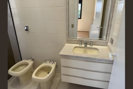Apartamento para alugar com 440m², 3 quartos e 3 vagas Apartamento para alugar com 440m², 3 quartos e 3 vagasBanheiro da Suíte 2