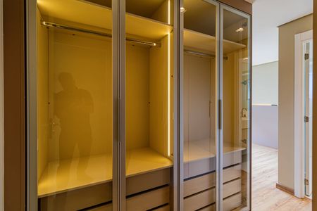 Apartamento à venda com 140m², 2 quartos e 2 vagasSuíte - Closet