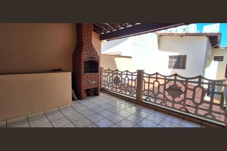 Casa à venda com 155m², 3 quartos e 2 vagas Casa à venda com 155m², 3 quartos e 2 vagasTerraço