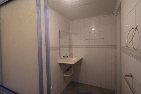 Banheiro de kitnet/studio para alugar com 1 quarto, 48m² em São Luis, Canoas