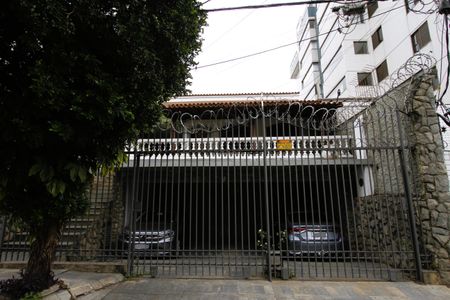 Casa à venda com 440m², 6 quartos e 3 vagasFachada