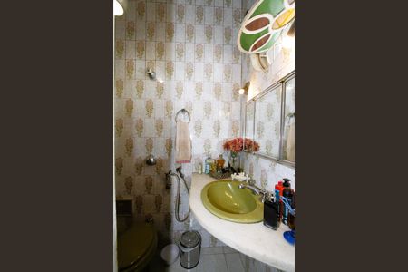 Casa à venda com 440m², 6 quartos e 3 vagasBanheiro do Quarto 1