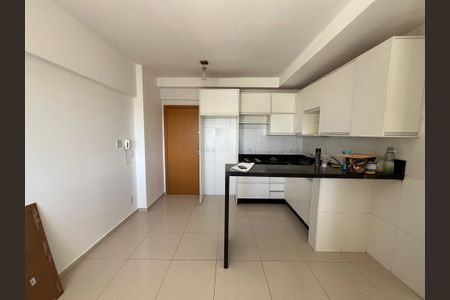 Sala/Cozinha de apartamento para alugar com 2 quartos, 47m² em Qn 404, Brasília