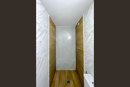 Casa para alugar com 380m², 4 quartos e 4 vagas Casa para alugar com 380m², 4 quartos e 4 vagasBanheiro da Suíte 2