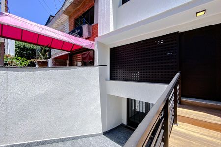 Casa para alugar com 380m², 4 quartos e 4 vagas Casa para alugar com 380m², 4 quartos e 4 vagasEntrada