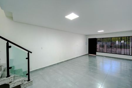 Casa para alugar com 380m², 4 quartos e 4 vagas Casa para alugar com 380m², 4 quartos e 4 vagasSala