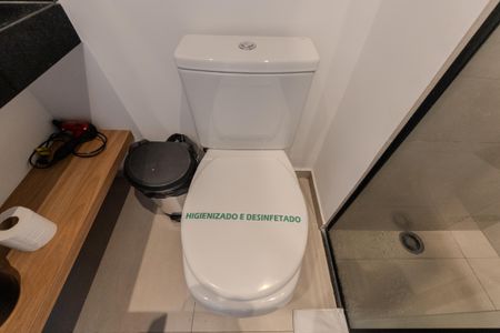 Banheiro de kitnet/studio à venda com 1 quarto, 23m² em Bela Vista, São Paulo