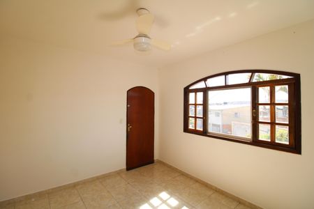 Sala de casa para alugar com 2 quartos, 54m² em Jardim Santa Cruz (zona Norte), São Paulo