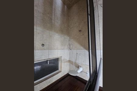 Casa para alugar com 370m², 3 quartos e 3 vagaschuveiro 