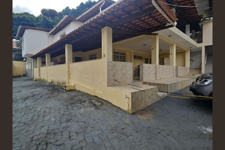 Casa para alugar com 370m², 3 quartos e 3 vagasFachada