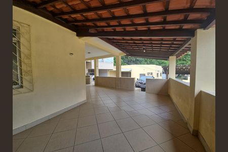Casa para alugar com 370m², 3 quartos e 3 vagasvaranda 