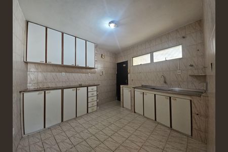 Casa para alugar com 370m², 3 quartos e 3 vagasCozinha