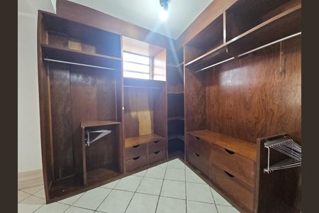 Casa para alugar com 370m², 3 quartos e 3 vagasCloset