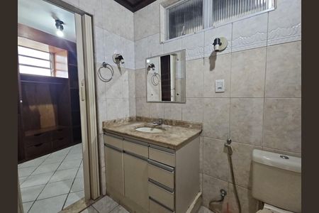 Casa para alugar com 370m², 3 quartos e 3 vagasBanheiro da