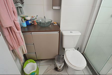 Apartamento à venda com 71m², 2 quartos e 2 vagasBanheiro da Suíte