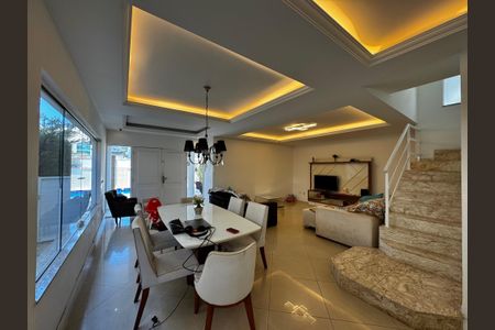 Sala de casa de condomínio à venda com 5 quartos, 290m² em Recreio dos Bandeirantes, Rio de Janeiro