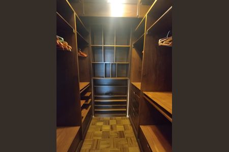 Closet Suíte de apartamento para alugar com 1 quarto, 116m² em Sumaré, São Paulo
