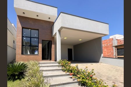 Casa de condomínio para alugar com 177m², 3 quartos e 4 vagas Casa de condomínio para alugar com 177m², 3 quartos e 4 vagasFachada