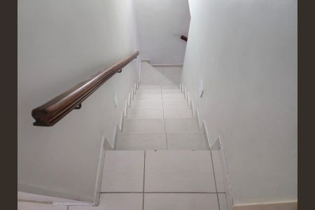 Casa à venda com 180m², 3 quartos e 2 vagasEscada acesso aos Quartos 