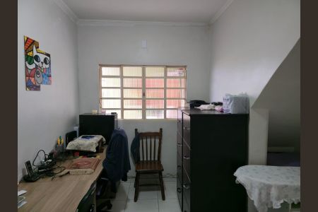 Casa à venda com 180m², 3 quartos e 2 vagasEscritório