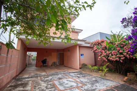 Casa de condomínio para alugar com 200m², 3 quartos e 2 vagasFachada 