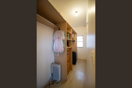 Casa de condomínio para alugar com 200m², 3 quartos e 2 vagasCloset da Suite 