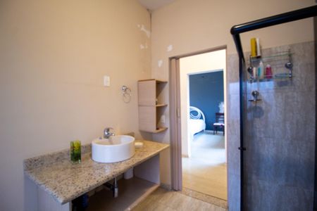 Casa de condomínio para alugar com 200m², 3 quartos e 2 vagasBanheiro da Suíte 