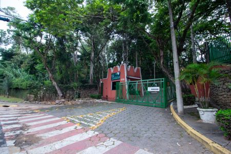 Casa de condomínio para alugar com 200m², 3 quartos e 2 vagasFachada e portaria