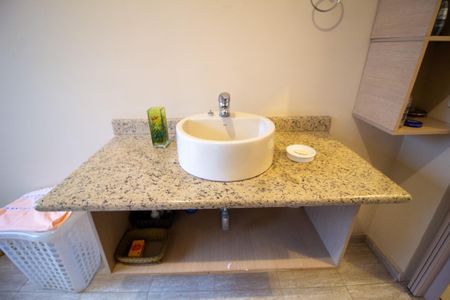 Casa de condomínio para alugar com 200m², 3 quartos e 2 vagasBanheiro da Suíte 