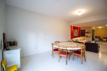 Casa de condomínio para alugar com 200m², 3 quartos e 2 vagasSala Jantar