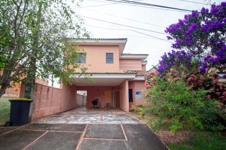 Casa de condomínio para alugar com 200m², 3 quartos e 2 vagasFachada 