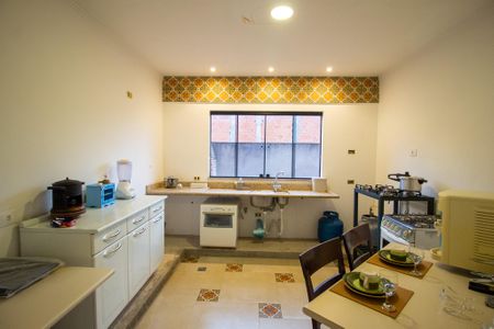 Casa de condomínio para alugar com 200m², 3 quartos e 2 vagasCozinha 