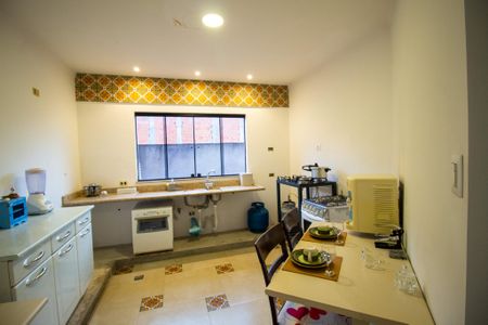 Casa de condomínio para alugar com 200m², 3 quartos e 2 vagasCozinha 