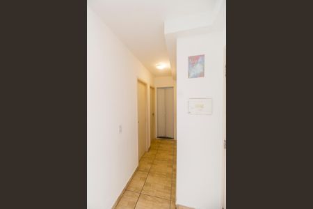 Corredor de apartamento para alugar com 2 quartos, 44m² em Vila da Oportunidade, Carapicuíba