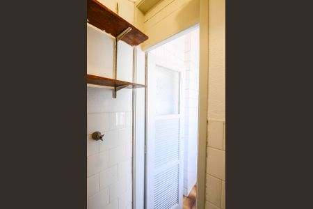 Apartamento à venda com 60m², 2 quartos e sem vaga Apartamento à venda com 60m², 2 quartos e sem vagaBanheiro de Serviço