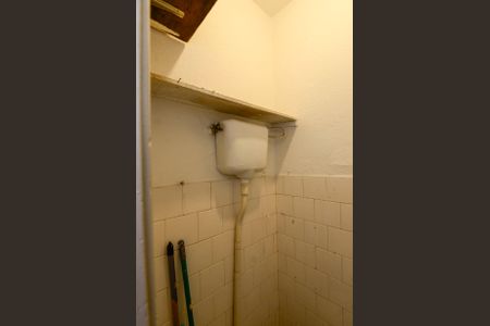 Apartamento à venda com 60m², 2 quartos e sem vaga Apartamento à venda com 60m², 2 quartos e sem vagaBanheiro de Serviço