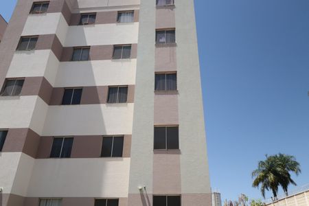 Apartamento para alugar com 47m², 2 quartos e 1 vagaFachada + Plaquinha