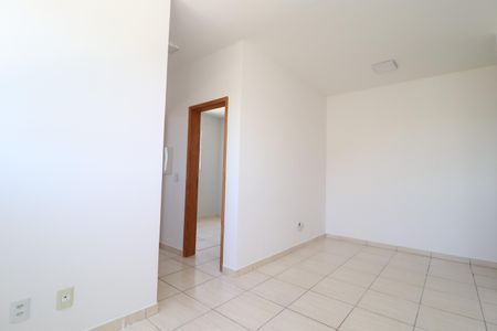 Sala de apartamento para alugar com 2 quartos, 47m² em Jardim Célia, Uberlândia