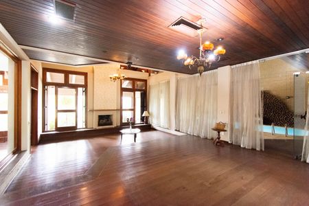 Casa à venda com 630m², 4 quartos e 4 vagasSala