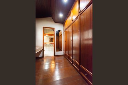 Casa à venda com 630m², 4 quartos e 4 vagasCloset Suíte 1