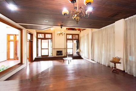 Casa à venda com 630m², 4 quartos e 4 vagasSala