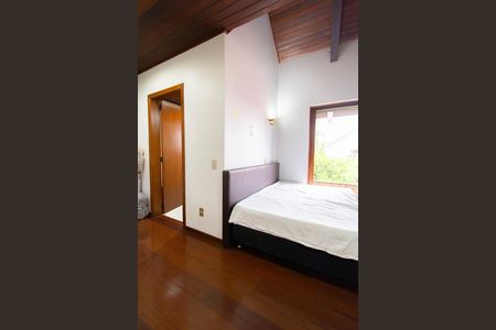 Casa à venda com 630m², 4 quartos e 4 vagasSuíte 2